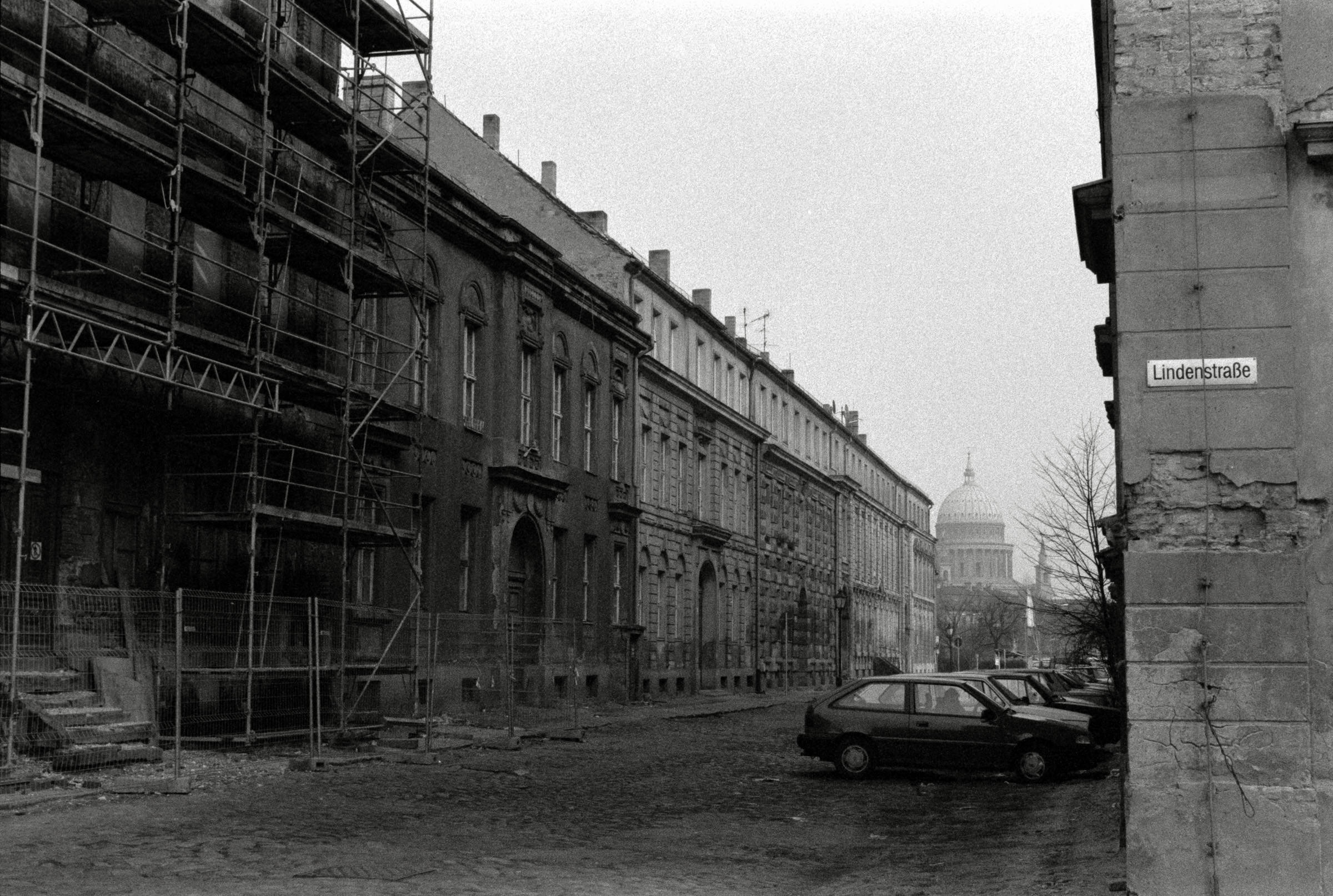 AHP F1993 03 004 sc240902 img11 NLP